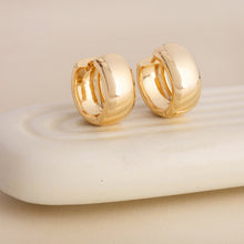Load image into Gallery viewer, Small Chunky Gold Hoop Earrings