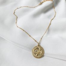 Load image into Gallery viewer, Medusa Necklace
