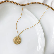 Load image into Gallery viewer, Medusa Necklace