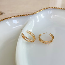 Load image into Gallery viewer, Gold Filled Chain Link Hoop Earrings
