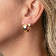 Load image into Gallery viewer, Chunky Gold Hoop Earring Set
